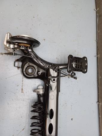  ASSALE POSTERIORE+ AMMORTIZATORE SKODA KAMIQ 2023 2Q0501053CM 2Q0615423C T12