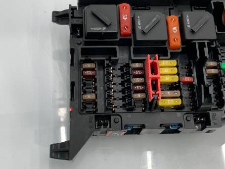 CURRENT DISTRIBUTOR BOX MINI F54 F55 F56 F57 /BMW F40 F44 F70 2016 AE3